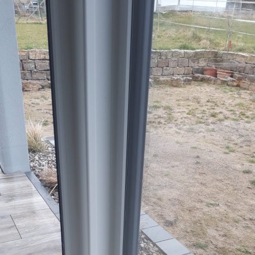 Innenansicht Ecke mit verkleideter Stahlstütze
